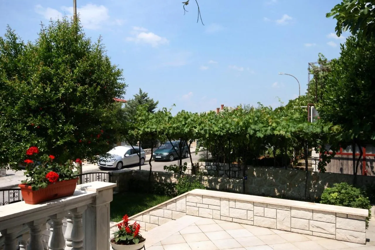 Apartments With A Parking Space Novi Vinodolski - 5593