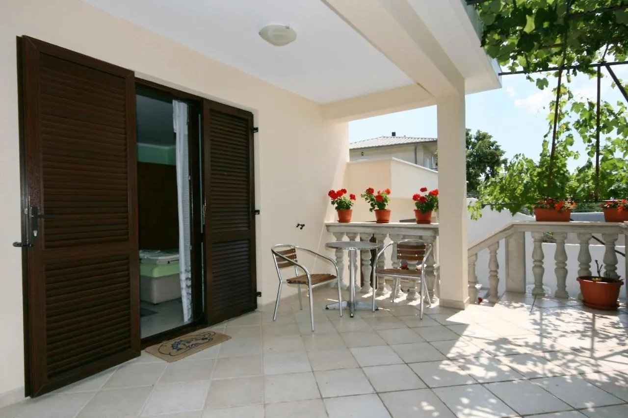 Apartments With A Parking Space Novi Vinodolski - 5593 0*,